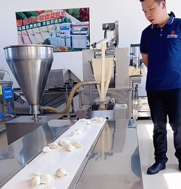 房地產大亨使用餃子機開餃子館？